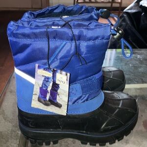 Boys L&D Size 11/12 Blue and Black Winter Boots